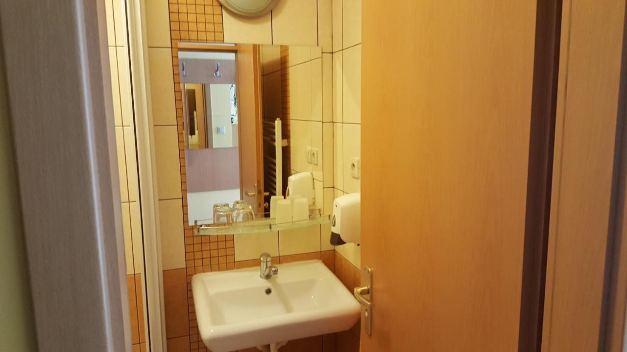 Lehár panzió Komárno Exterior foto
