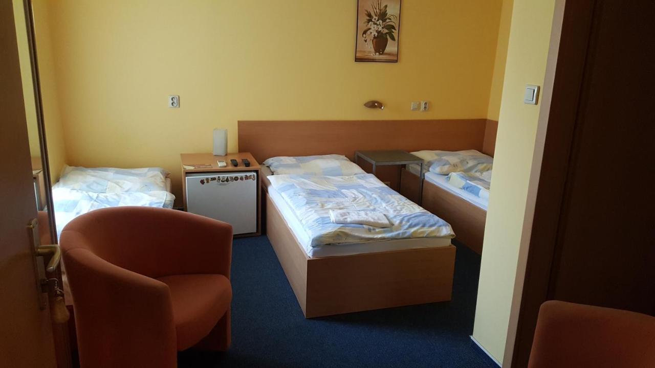 Lehár panzió Komárno Exterior foto